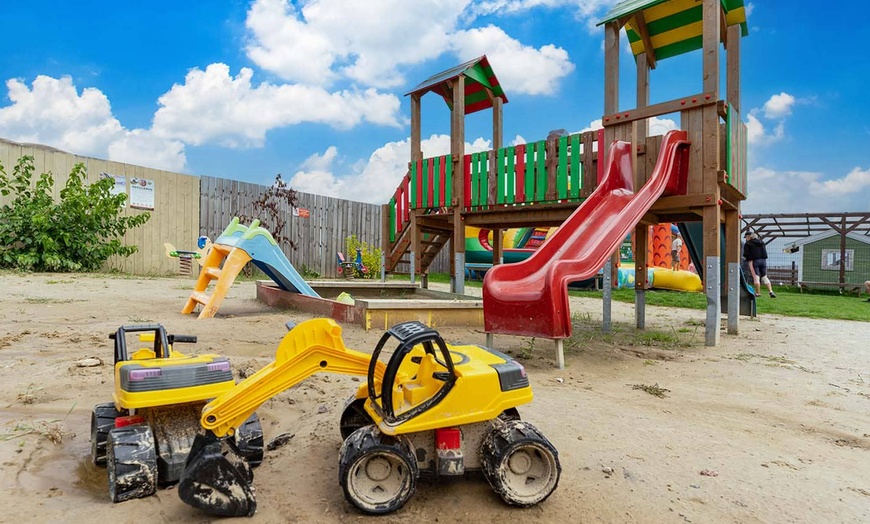Image 3: Rodzinny dzień pełen zabawy w DonkeySzot Mini Zoo i Park Rozrywki