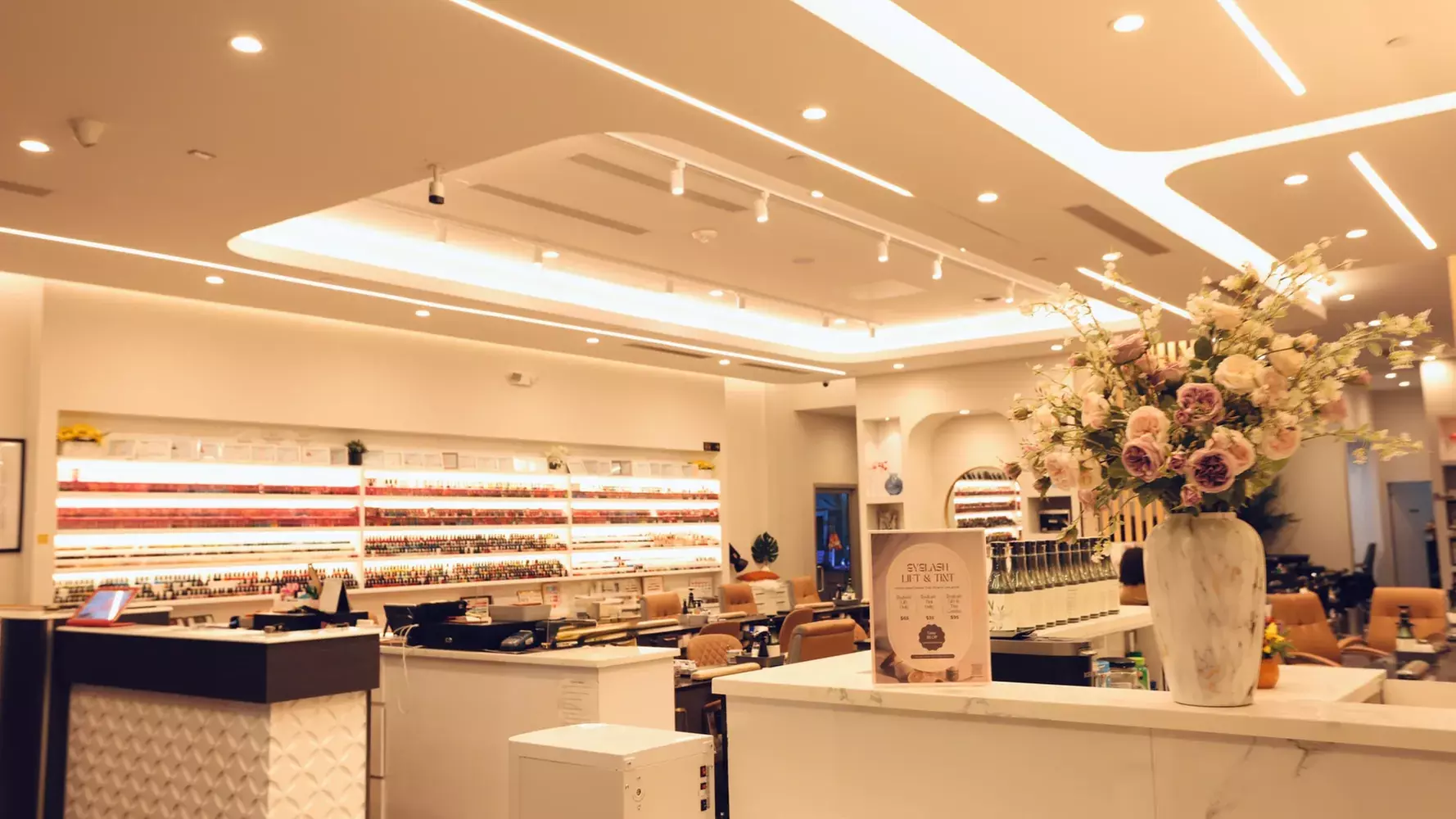 Eyebrow Tint, Waxing, 9D Lashes & 6D Microblading – Up to 40% Off