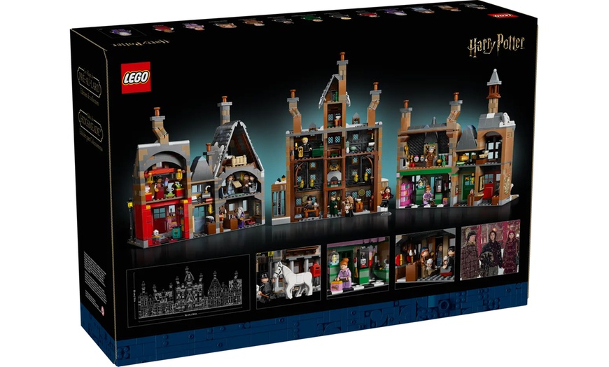 Image 7: LEGO Harry Potter 76457 Village of Hogsmeade Collector's Edition 