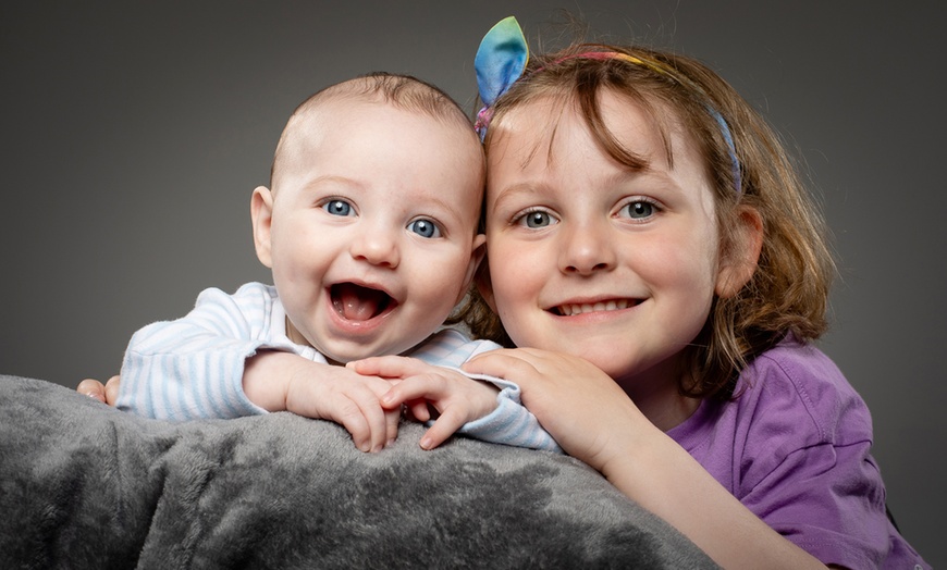 Image 2: Sibling Photoshoot With 8'' x 6'' Print at Barrett & Coe