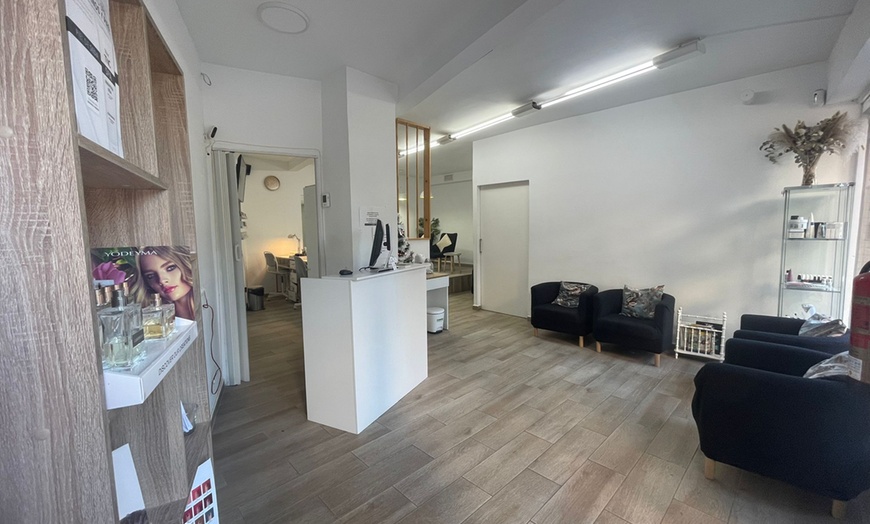 Image 9: Hollywood peeling con mascarilla de carbón activo y láser