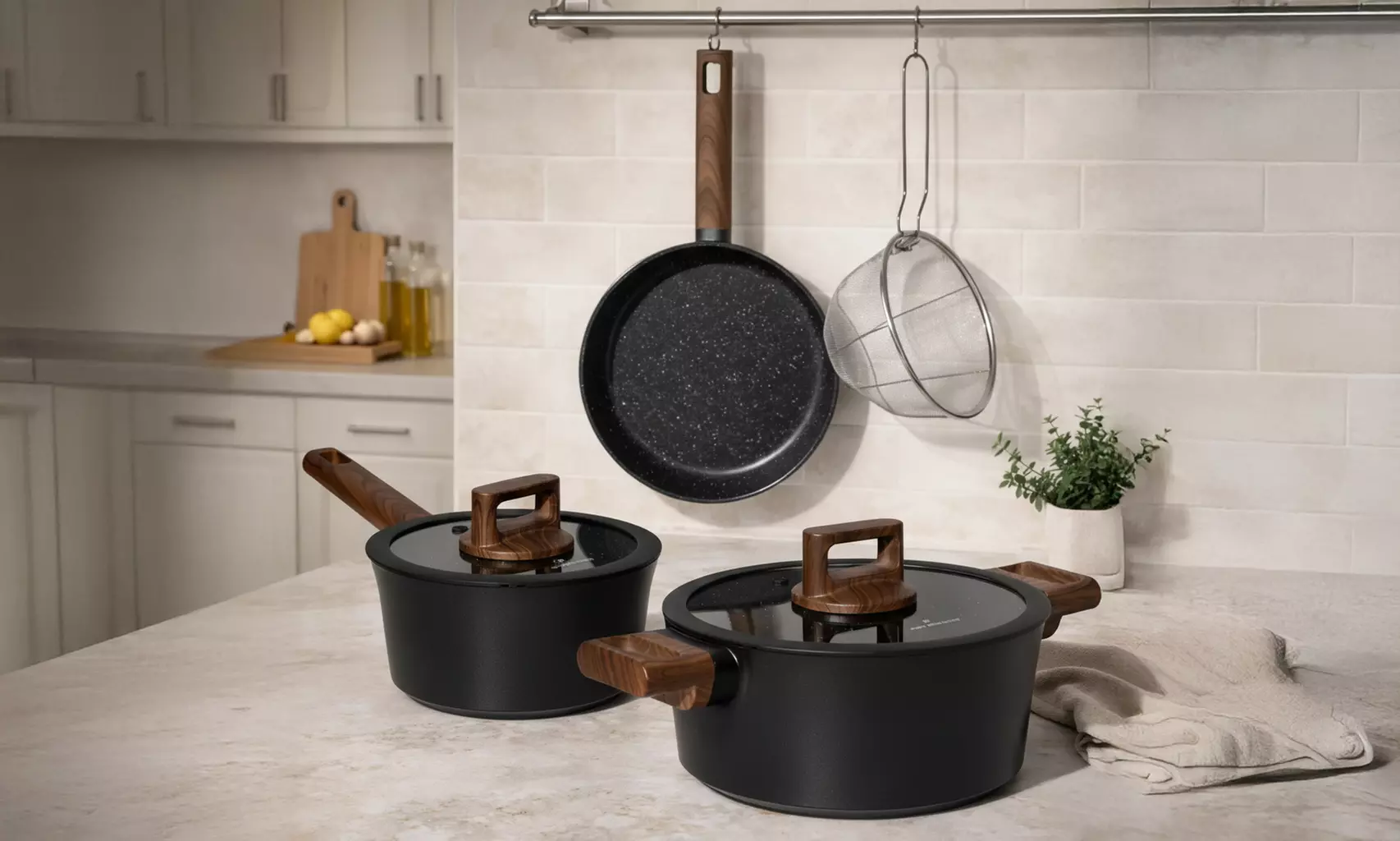 Set di pentole con coperchi in vetro