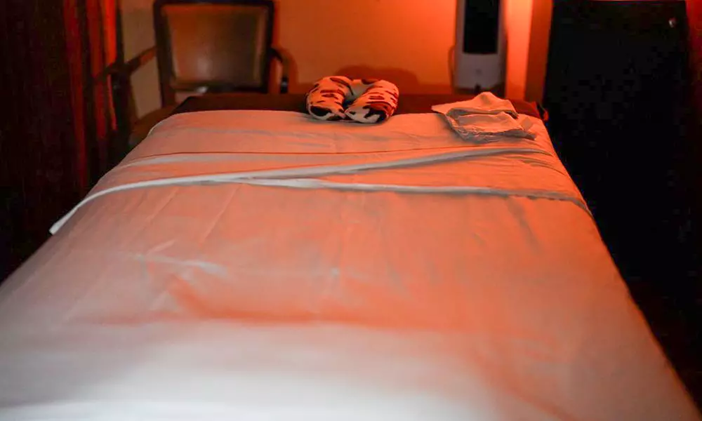 60, 90 or 120 Mins: Swedish, Combo Massage w/ Hot Stone & Aromatherapy