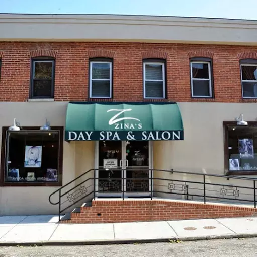 Enjoy 60 Minute Therapeutic / Couples Massage or Spa Package w/ Facial