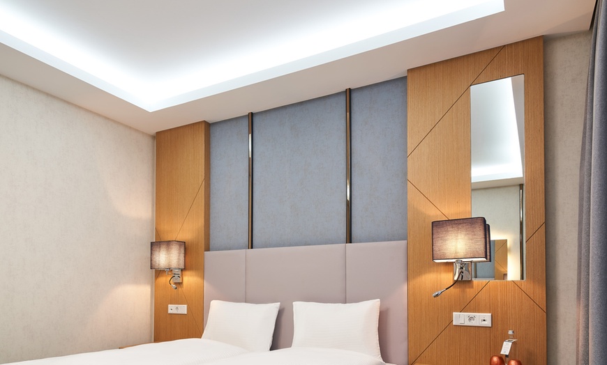 Image 9: Mainz: 4* WENS Hotel inkl. Tageskarte Bade- & Saunawelt Rheinwelle