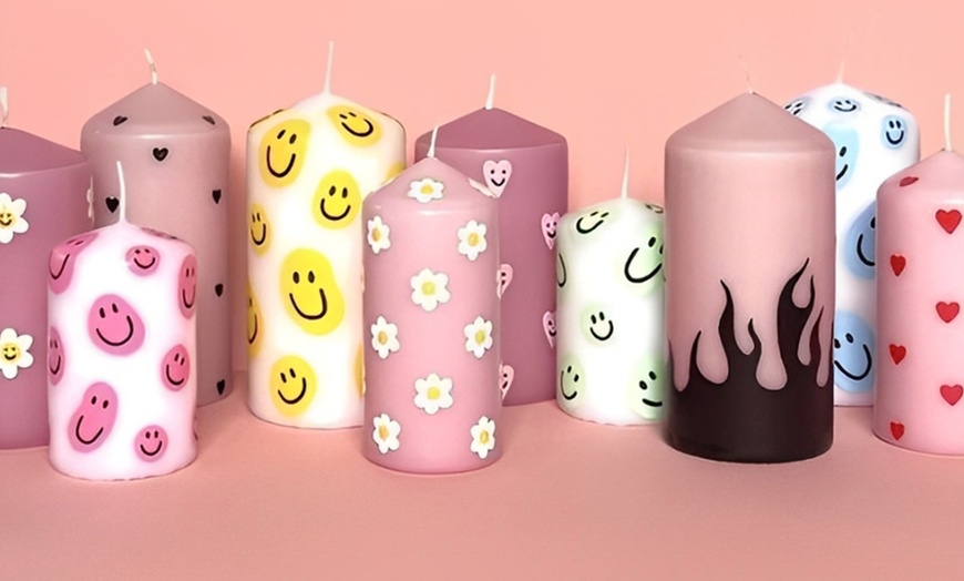 Image 12: Taller de pintura en cerámica o velas con barra de libre de vino