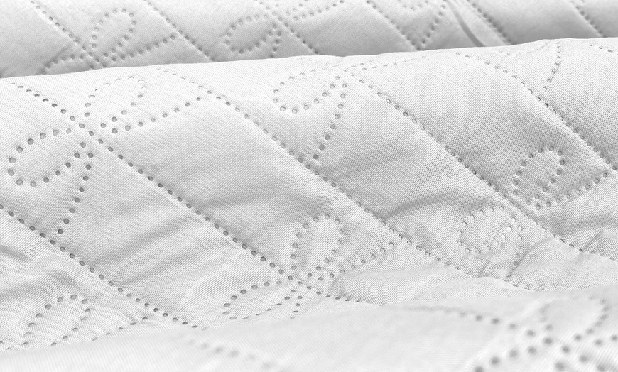 Image 4: Colcha ligera de primavera-verano para cama doble con diseño con lazos