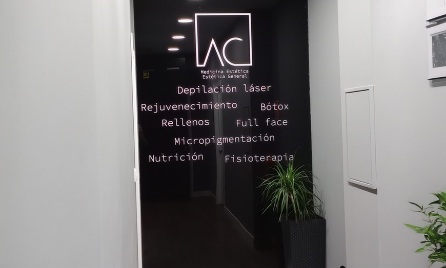 Image 3: Microblading de cejas, línea de agua de párpado superior y mucho más 