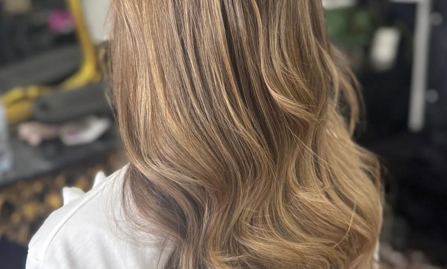 Image 4: Up to 52% Off on Salon - Haircut - Women at Rich hair salon