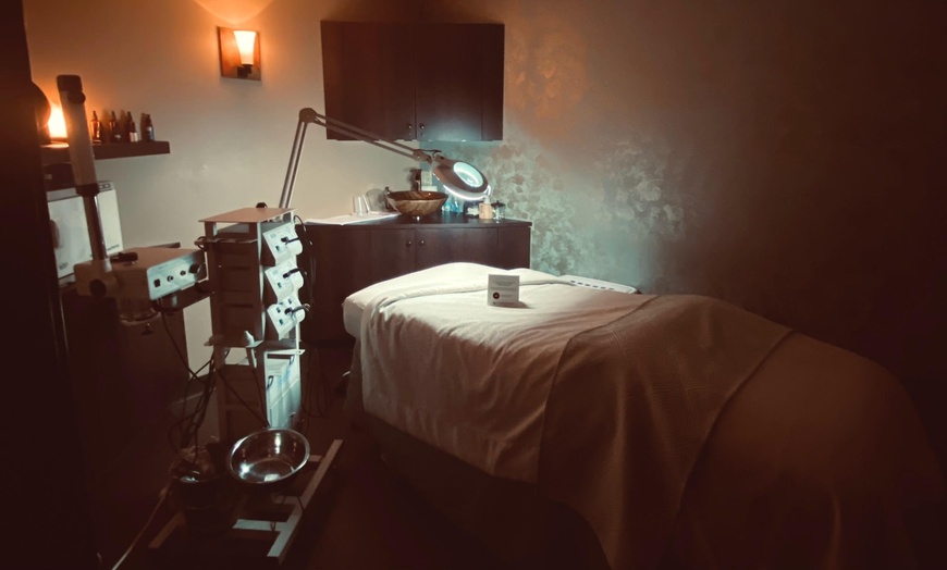 Image 6: Massages with Choice of Elevation & Packages with Massage + Facial