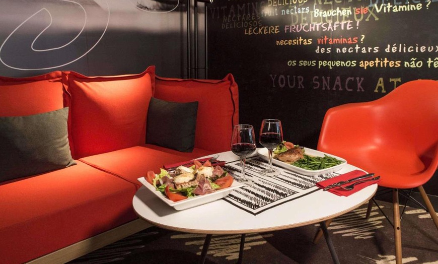 Image 15: Lille : chambre double standard avec petit-déjeuner et vin/bière  