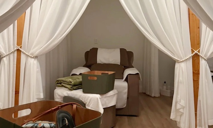 Get a 30-Min or Couples Reflexology w/ Scalp, Neck & Shoulder Massage