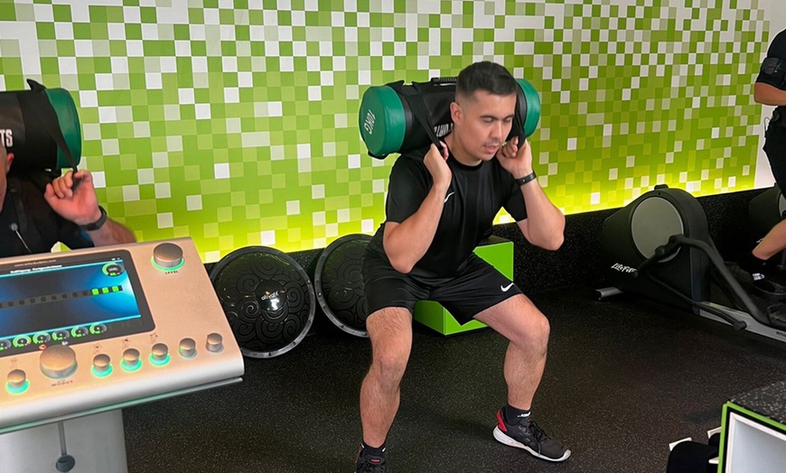 Image 2: EMS-Training inkl. Komfort-Service + frischer EMS-Trainingsbekleidung