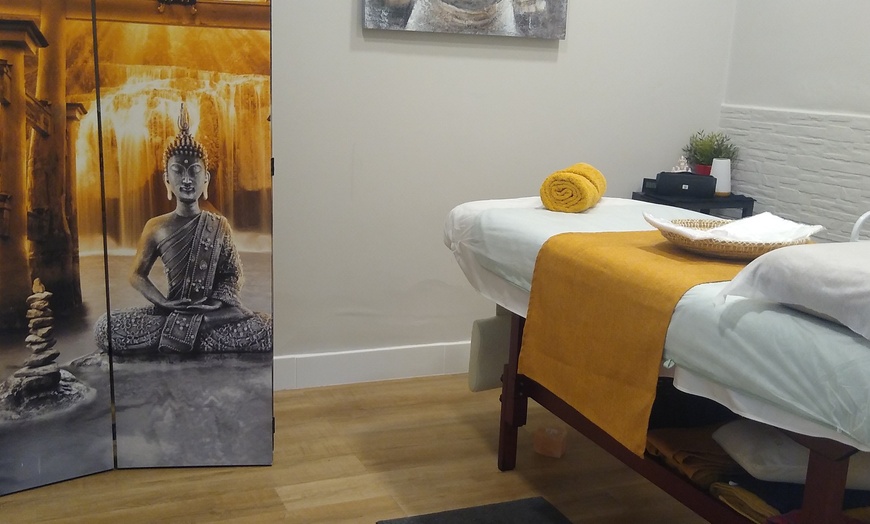 Image 2: 1 o 2 masajes de tipo relajante de hasta 1 hora