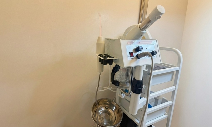 Image 4: One, Three or Five 60-Min Chemical Peel Facial Sessions for Skin Glow