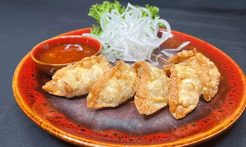 Sushiplatte: Brücke für Zwei oder Segelschiff für 4 bis 6 Personen