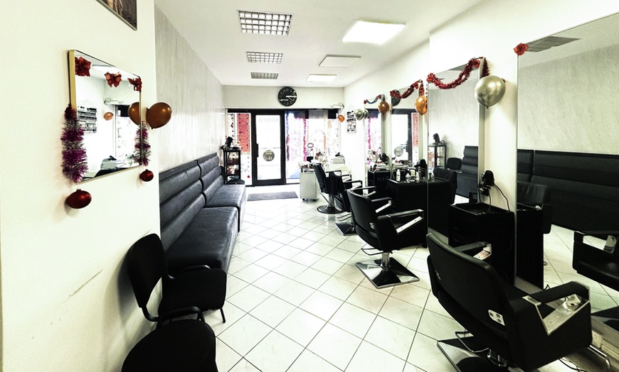 Image 3: Shampoing, coupe et brushing avec coloration ou balayage à Saint-Denis