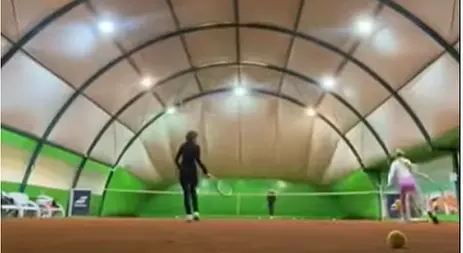 Rakieta w dłoń! Godzina gry w tenisa, padla, badmintona lub pickleball