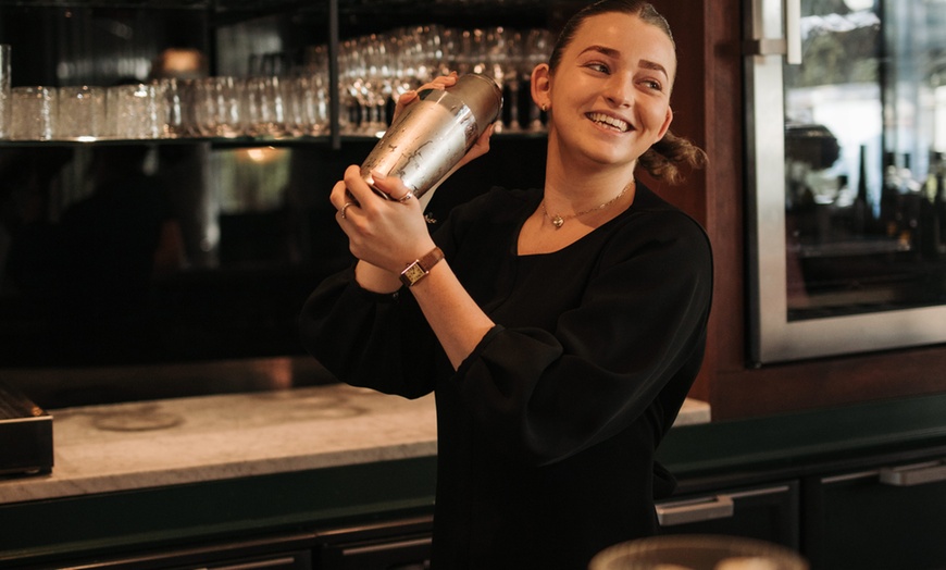 Image 17: Franse klassiekers en warme gastvrijheid in een gezellige bistro