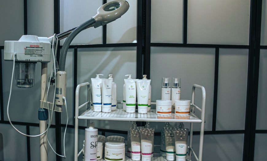 Image 4: Up to 69% Off on Facial - HydraFacial at Breathless Beauty