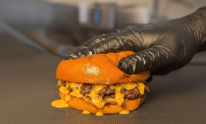 Image 16: Menú de smash burger con entrante, patatas y bebidas para 2 o 4