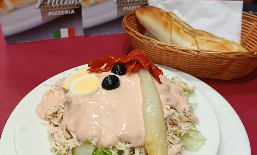 Image 2: De Italia a tu mesa: menú con pizza a compartir para 2 o 4 personas