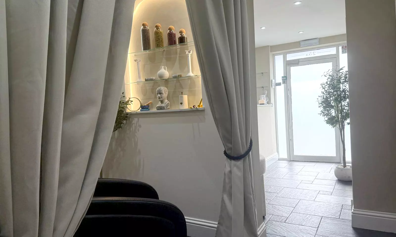 Glow Awaits: 60 or 80-Minute Bespoke Prescription Facial