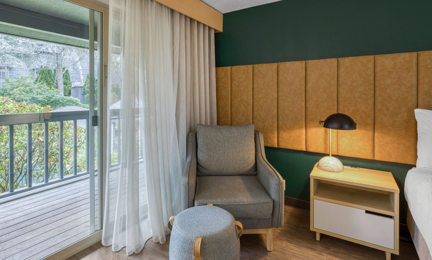 Image 5: Member Pricing: Relaxing Portland-Area Stay w/ Pool & Free Breakfast