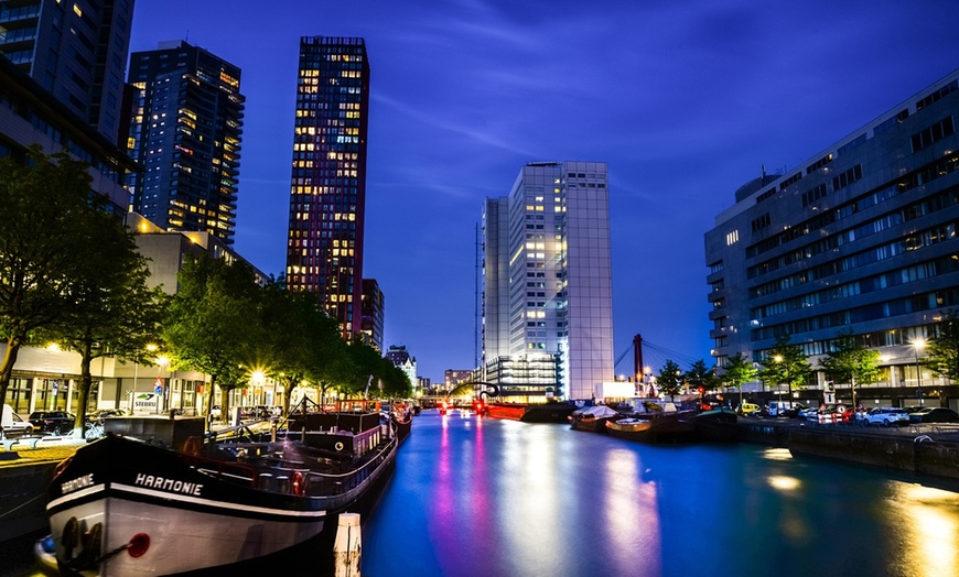 Image 8: Rotterdam: classic kamer in hotel bij de Erasmusbrug