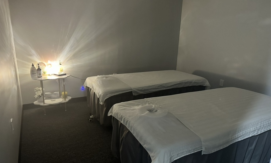 Image 4: Up to 28% Off on Couples Massage at Aurora Foot Spa