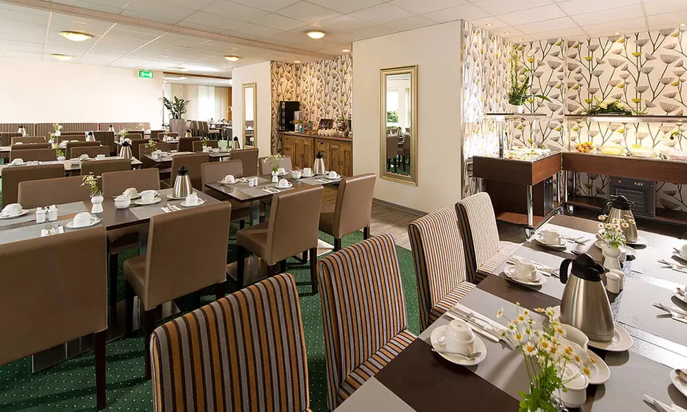 Frühstücksbuffet inkl. 1 Glas Sekt für 2 oder 4 Personen