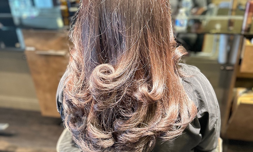 Image 2: Glossy Hair with One or Two Blowouts with Deep Conditioning Package 