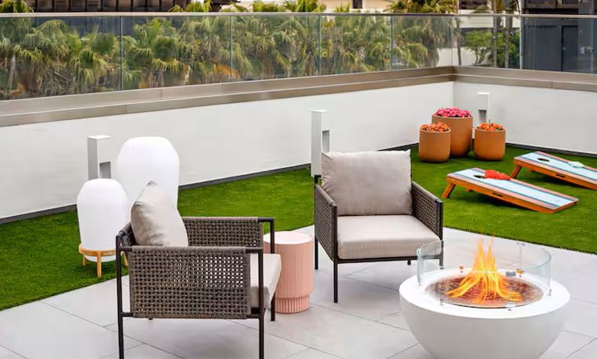 Image 33: Comfortable Budget Hotel Near LAX With Parking Included