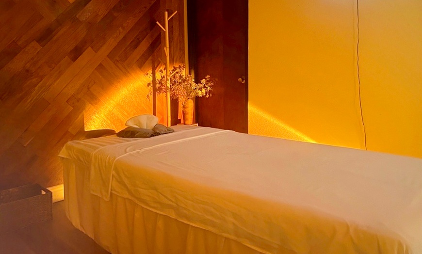 Image 4: 1, 2 or 3X Sessions of Choice-of-Massage (60 Min) + Hot-Stones & More