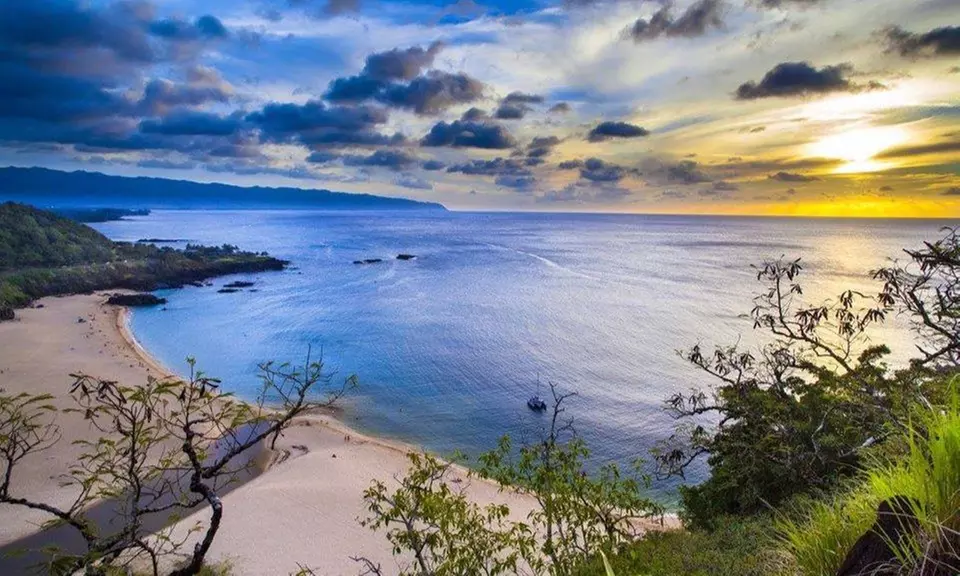 All Day Oahu Tour with Snorkeling, Craters, Beaches and Local Towns!