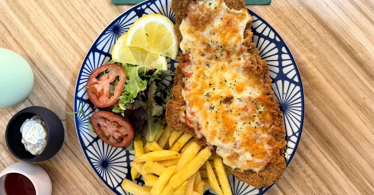 Menú argentino con empanadas, plato principal, postre y bebida en Palma de Mallorca