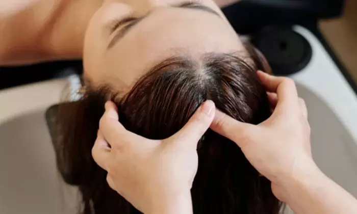 Experiencia de head spa de 45 o 60 minutos con bebida de cortesía