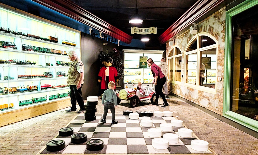 Image 16: Speelgoedmuseum meets Jurassic Park: alles-in-één ticket voor Spelebos