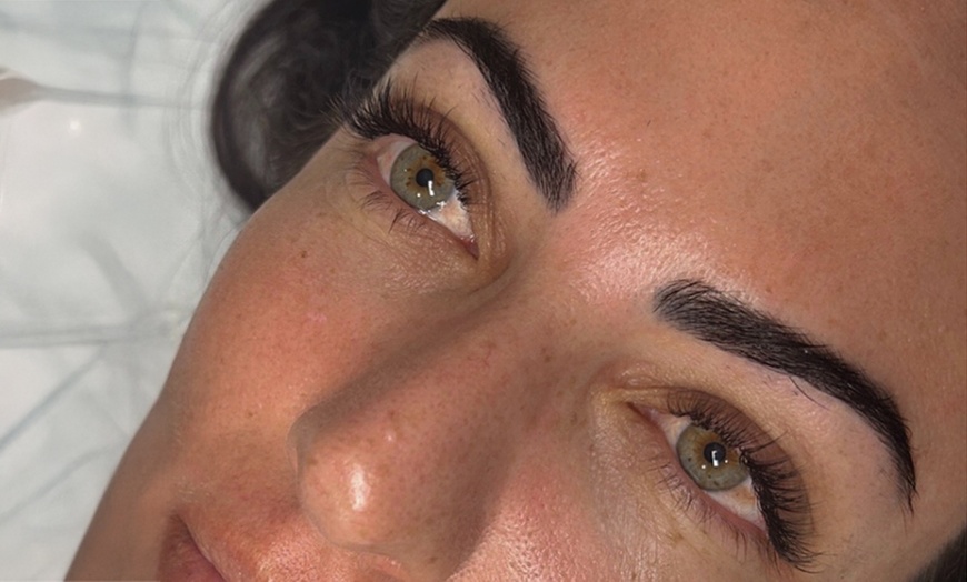 Image 1: Get Stunning Looks with Full Set of Eyelash Extensions 