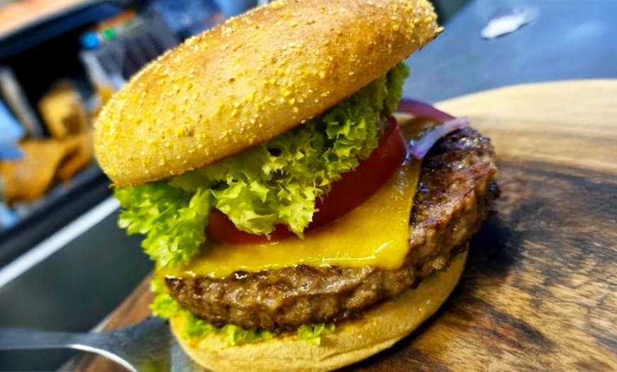 Image 1: Burger-Menü inkl. Getränk und Pommes für 1, 2 oder 4 Personen