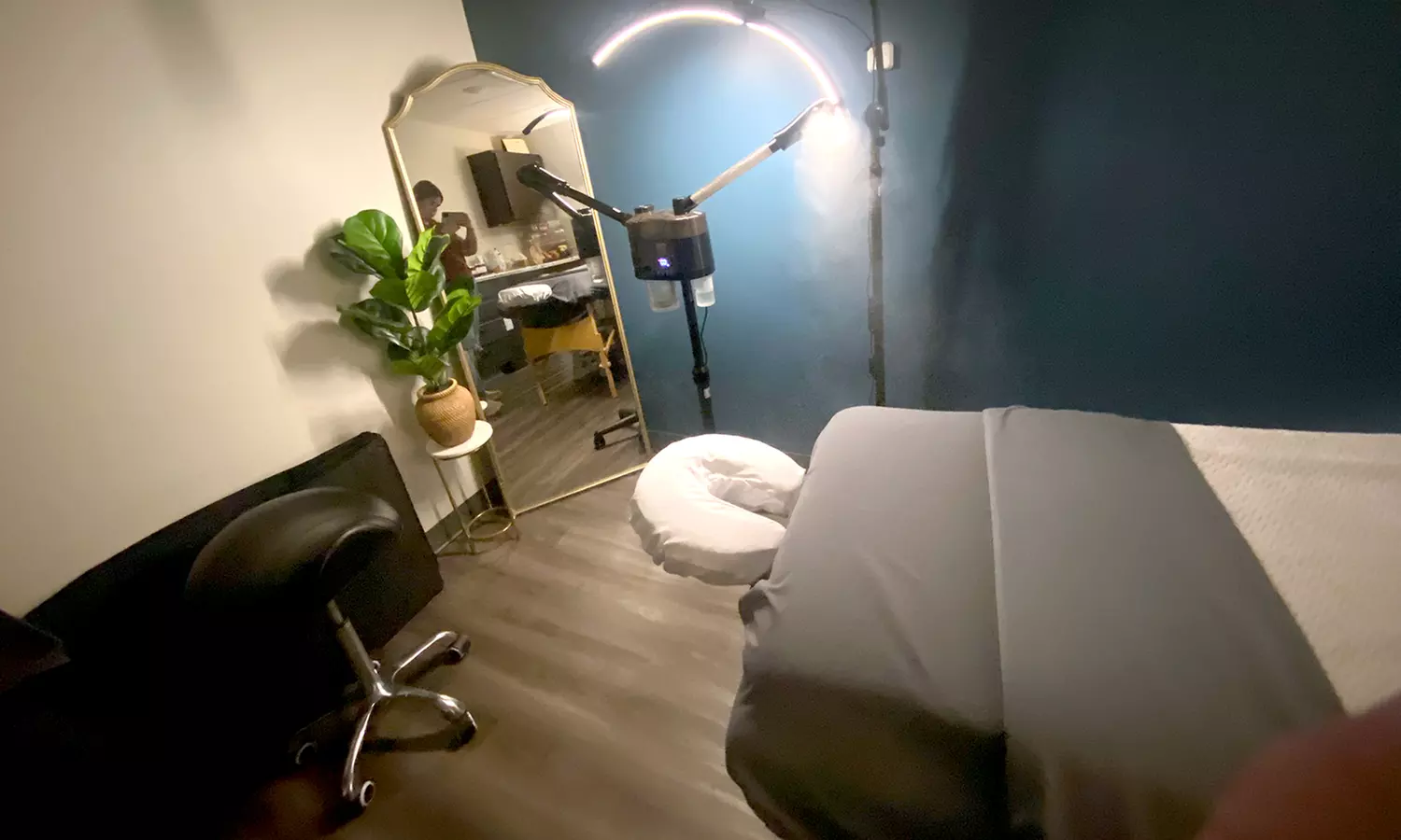 90 Min Deluxe Hot Stone, One or Two 60‑Min Relax Hot Stone Massage