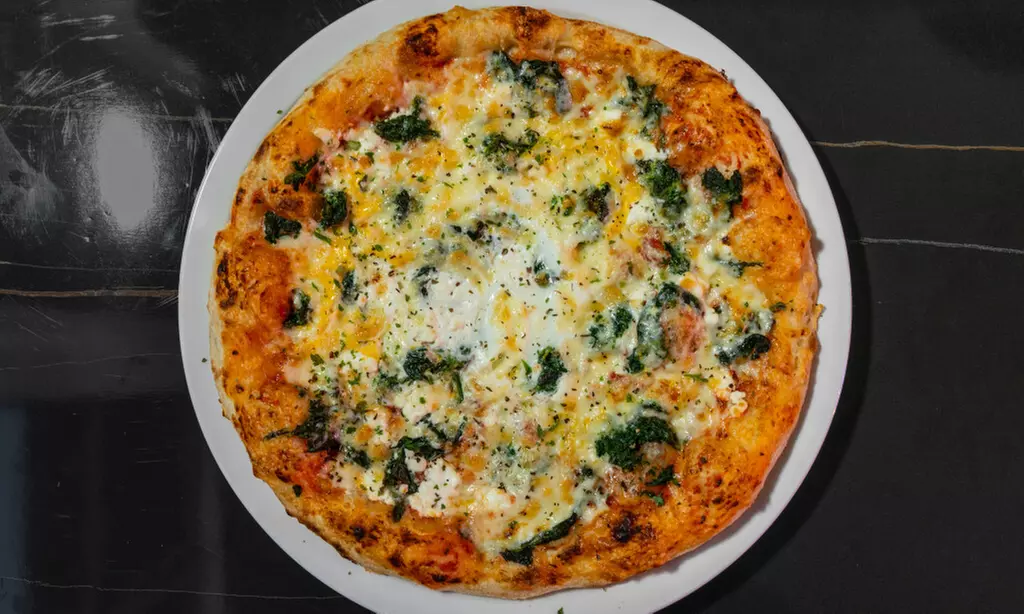 Pizza oder Pasta nach Wahl inkl. kleinen Beilagensalat für 1-4 Pers.
