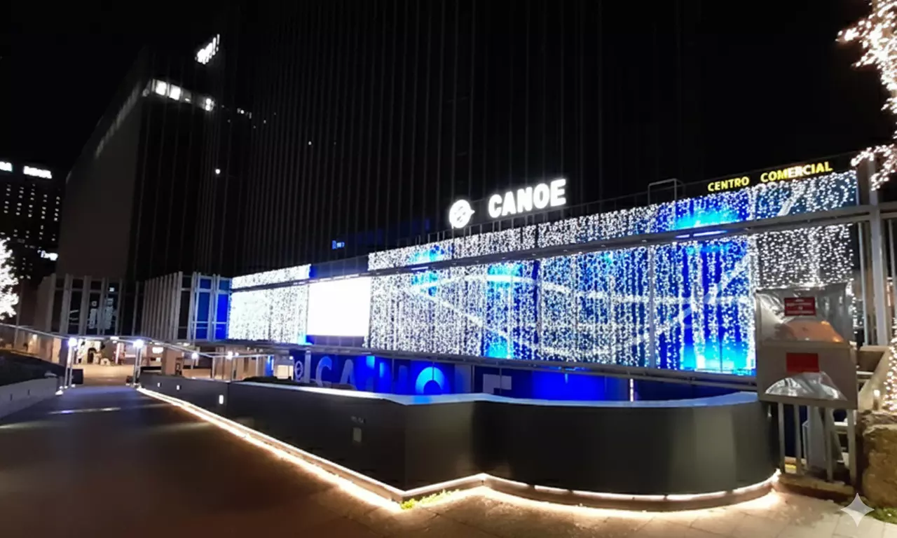 Degusta sabores mediterráneos y vive la emoción del juego con un menú para 2 o 4 con copas, crédito y parking en Canoe - Primary Image