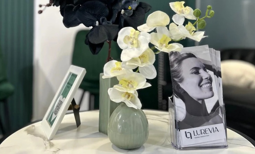 Image 4: Microneedling con vitaminas en rostro, cuello y escote para 1 persona