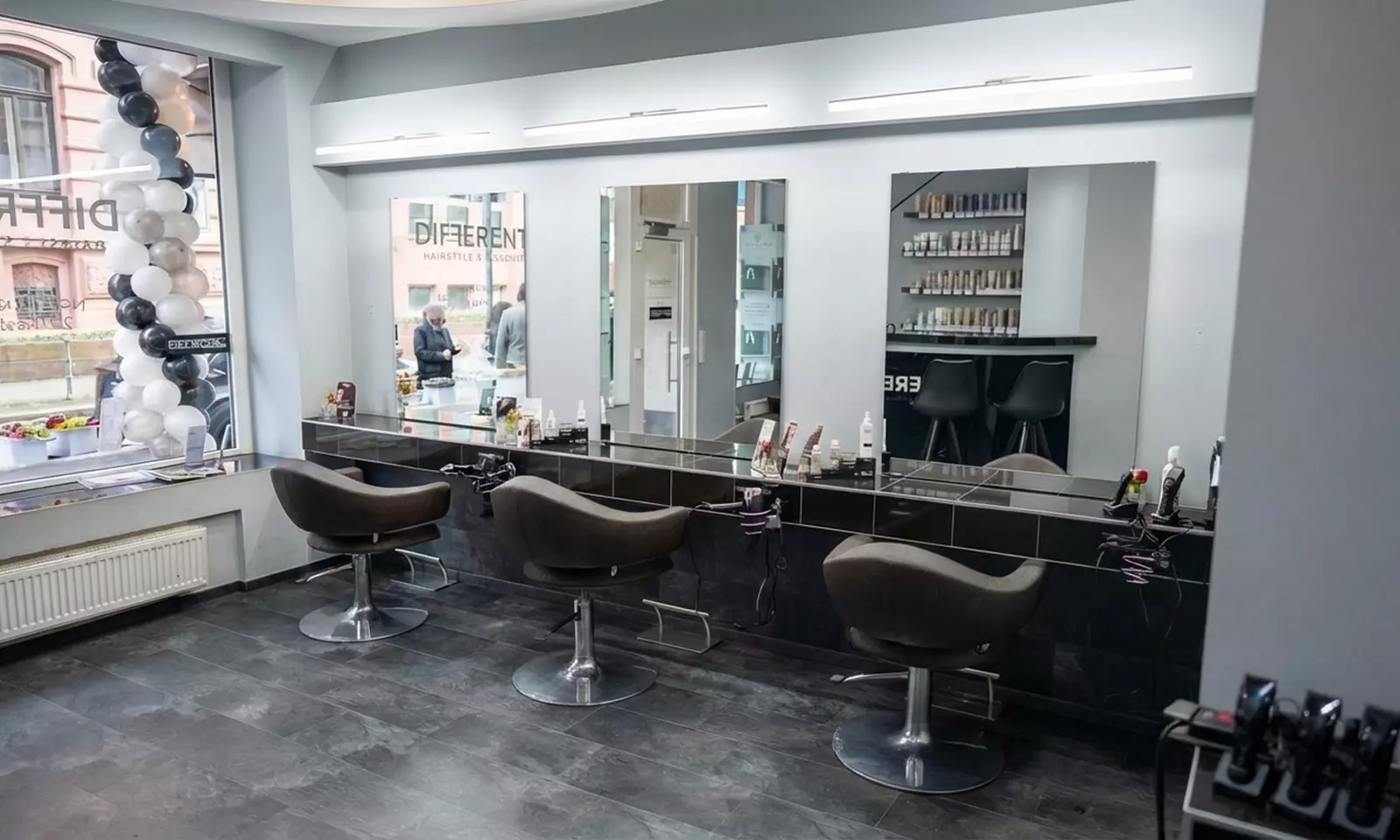 Waschen, Schneiden, Föhnen für alle Haarlängen für 1 Dame