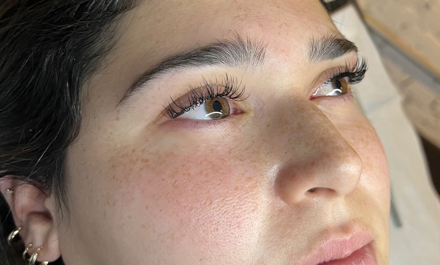 Image 6: Classic or Hybrid Full Set Lash Extensions