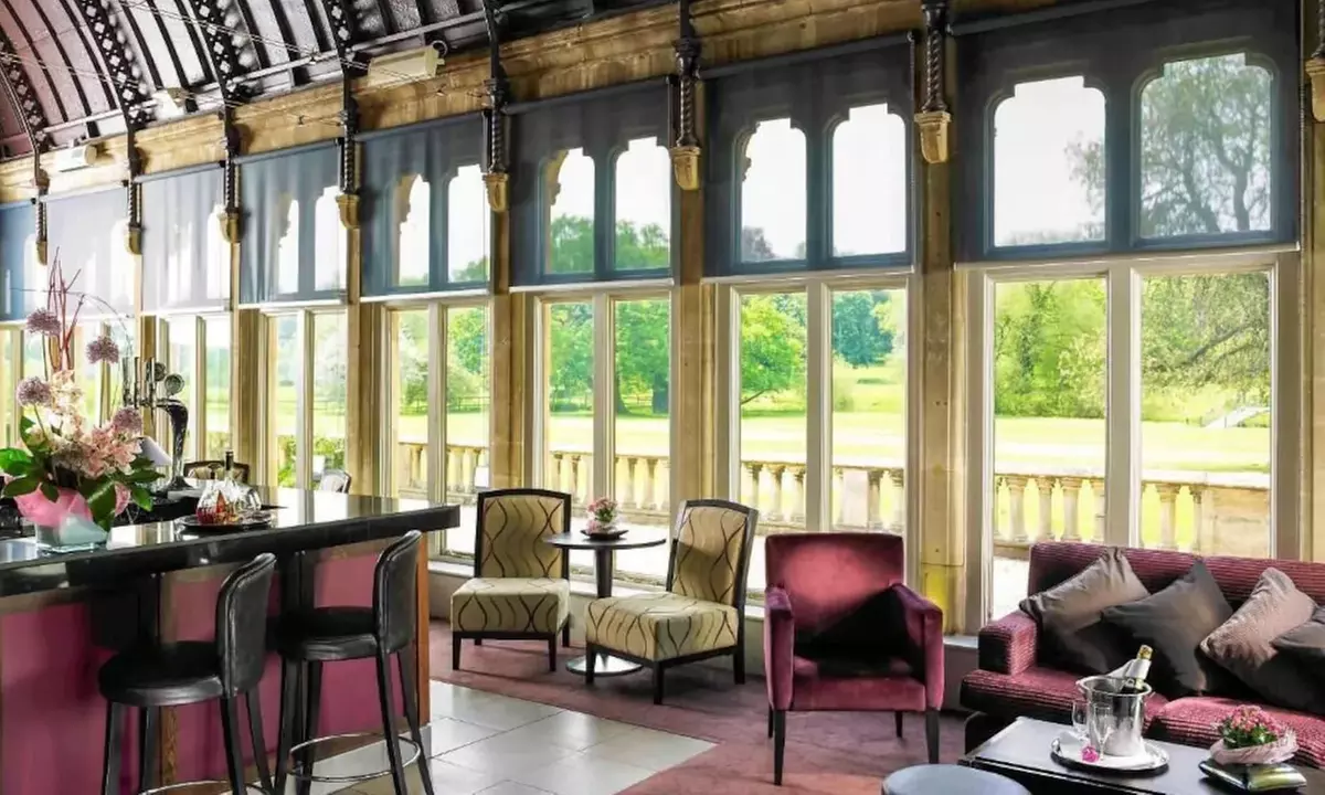 Warwickshire: 4* Double Room with Breakfast and Spa for 2