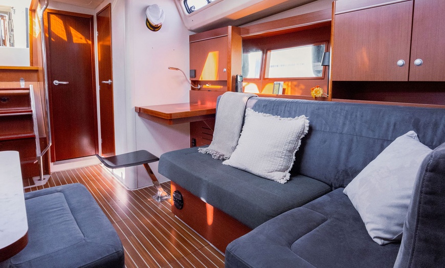 Image 15: Paseo de 2 horas en velero con bebida y picoteo para 1 o 2 personas