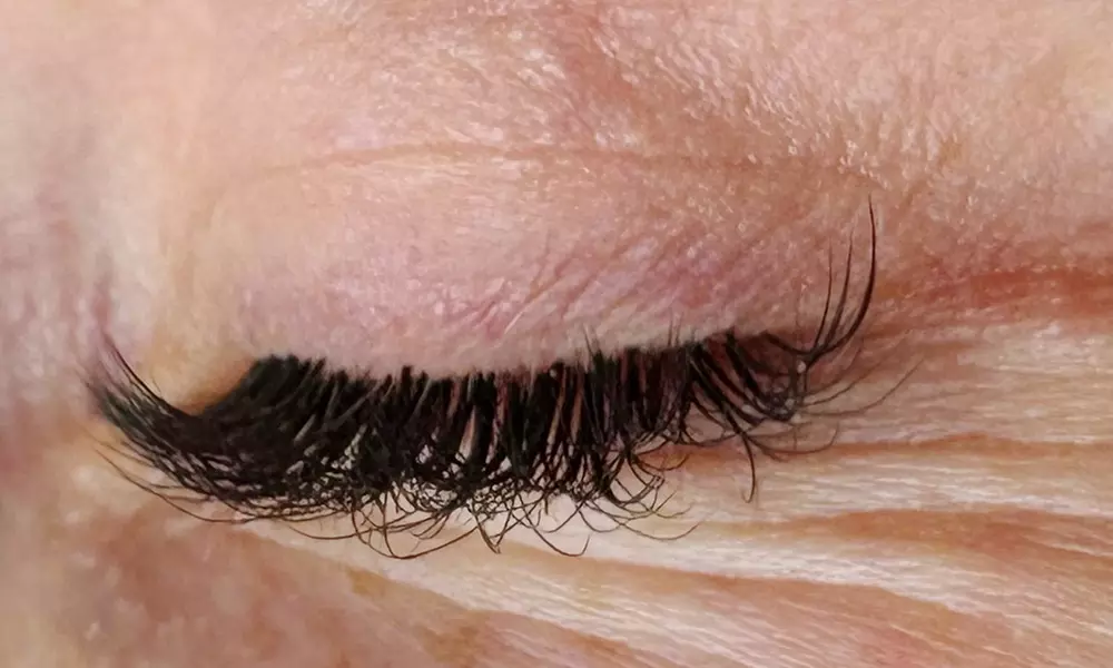 Achieve Fuller Lashes with Classic Eyelash Extension Options