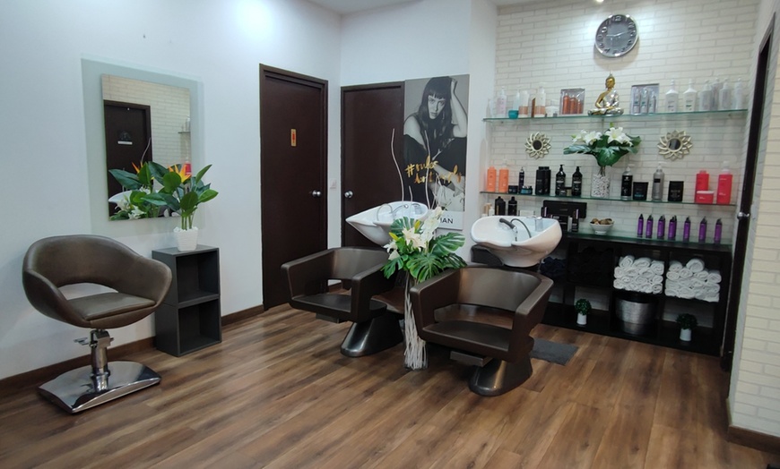 Image 4: Sesión de peluquería con corte o alisado a elegir para 1 persona 